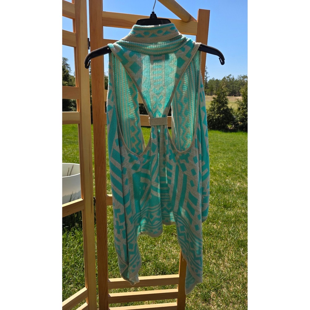 Womens sz S Turquoise Geometric Tribal Knit Open Front Racerback Vest Seafoam